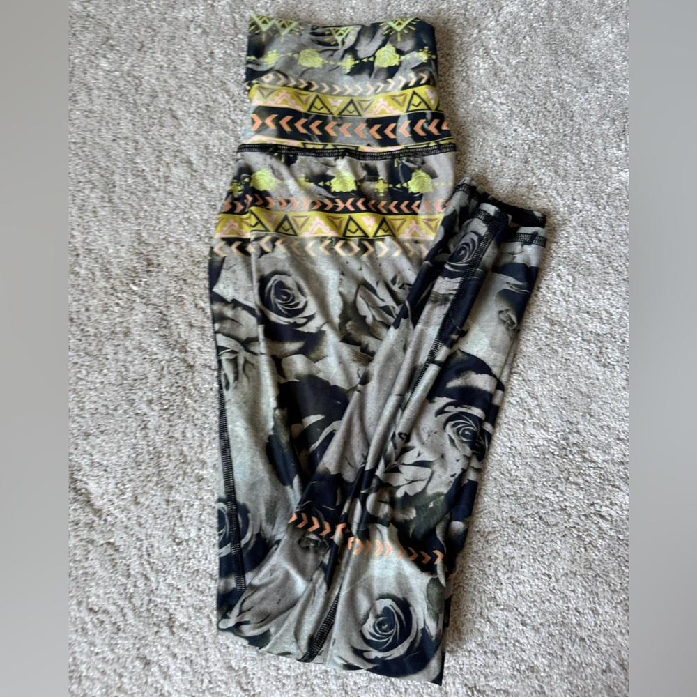 Teeki - Size Small - Recycled Material Leggings